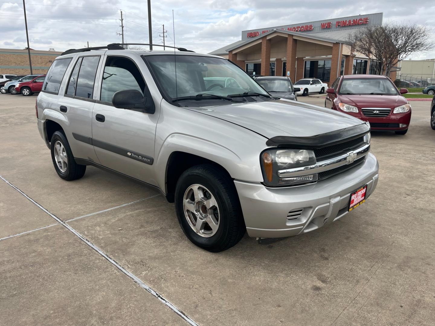 2004 SILVER /black Chevrolet TrailBlazer LS 2WD (1GNDS13S242) with an 4.2L L6 DOHC 24V engine, 4-Speed Automatic Overdrive transmission, located at 14700 Tomball Parkway 249, Houston, TX, 77086, (281) 444-2200, 29.928619, -95.504074 - Photo#0